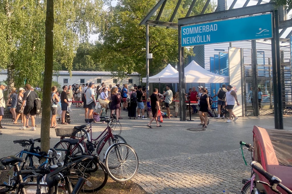 In den Freibädern ist bei hohen Temperaturen viel los.