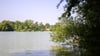 Blick auf den Großen Teich der Ricklinger Kiesteiche. Die Region Hannover hat für das Gewässer wegen erhöhter Konzentration von Blaualgen ein Badeverbot ausgesprochen.