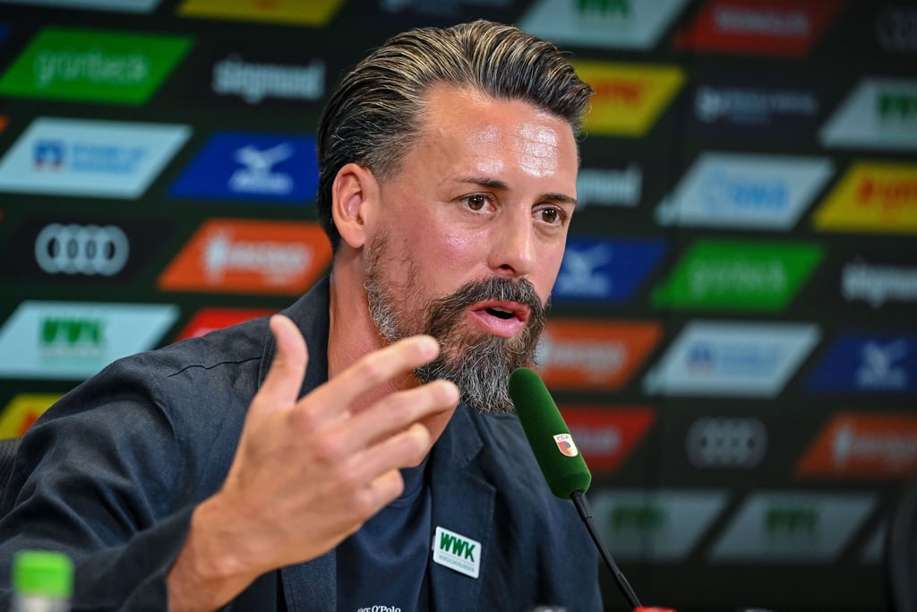 Steht vor dem ersten Pflichtspiel mit dem FC Augsburg: Trainer Sandro Wagner.