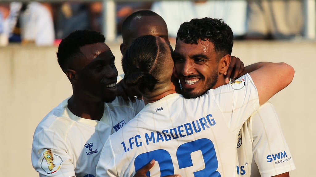 Rayan Ghrieb (rechts) zog mit dem 1. FC Magdeburg in die zweiten Runde des DFB-Pokals.