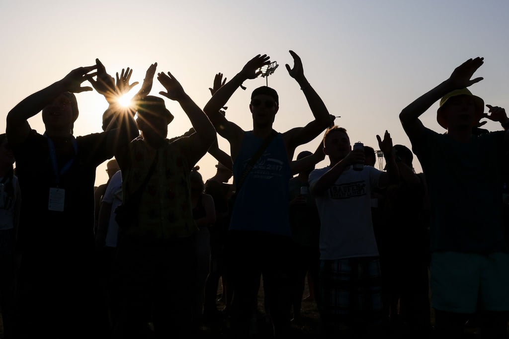 Zehntausende Musikfans feiern auf dem Highfield-Festival