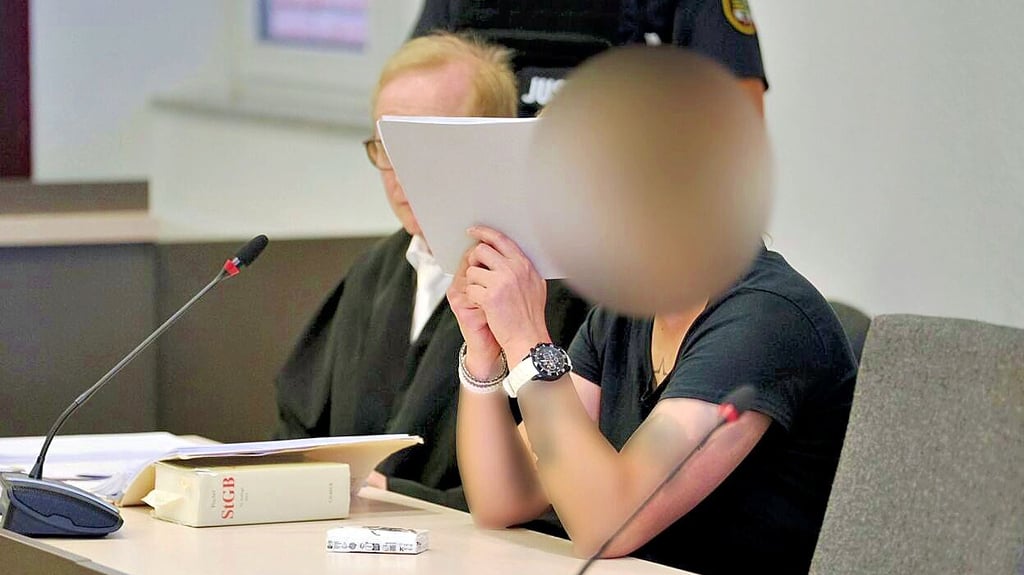 Die Angeklagte im Gericht