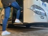 In einem Schulbus soll es in Burg zu einem Vorfall gekommen sein, bei dem ein ältere Schüler jüngere Fahrgäste beleidigt und geschlagen hat.