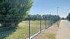 Der neue Zaun am Pareyer Trainingsplatz.