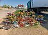 Nach dem tödlichen Unfall war die Anteilnahme groß. An der Unglücksstelle stand ein Blumenmeer.