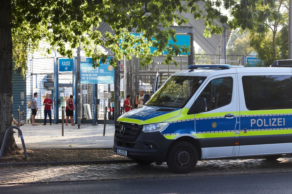 Im Sommerbad Neukölln kam es zu einer Auseinandersetzung und einem Polizeieinsatz. (Symbolbild)
