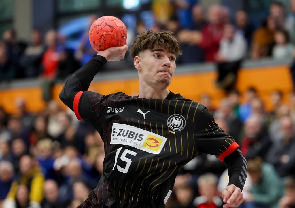 Monty Kleinsteuber von den SCM-Youngsters erzielte im WM-Halbfinale gegen Dänemark zwei Tore für die deutsche U19 und kann sich über den Einzug ins Finale freuen.