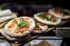 In Magdeburg versuchten vier Männer nachts in eine Pizzeria einzubrechen.