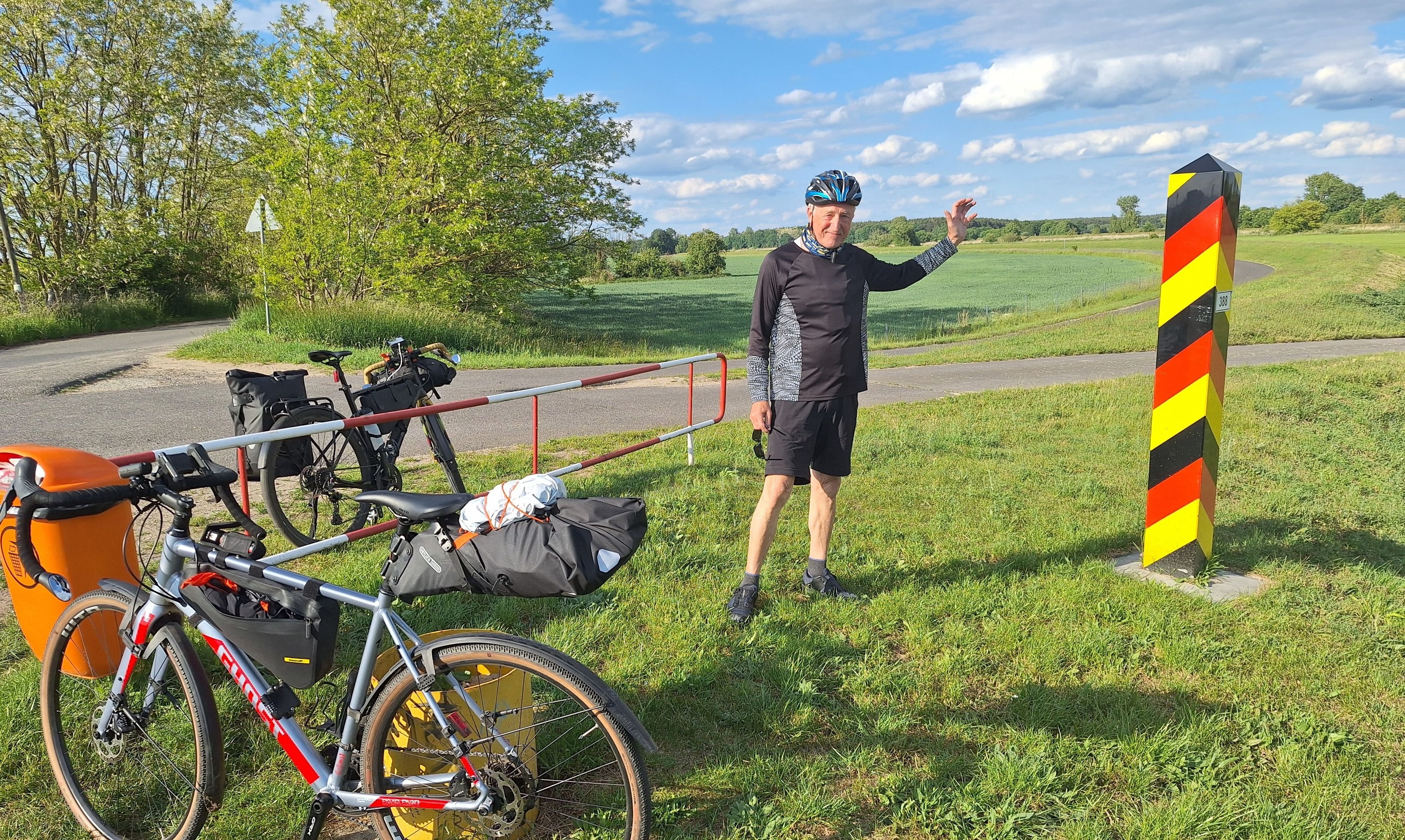 Gravelbike-Tour endet dramatisch: Herzinfarkt mitten im Harzer Wald: 74-Jähriger Radfahrer sucht seine Lebensretter