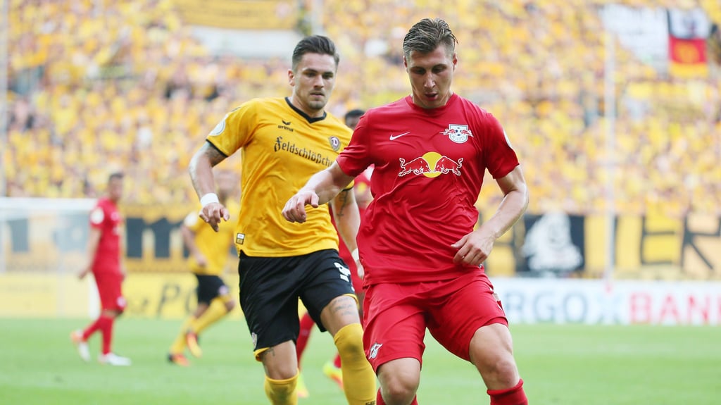 Willi Orban (RB Leipzig) und Pascal Testroet (hinten) im DFB-Pokal 2016.