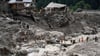 Die Wassermassen überraschten Pilger beim Essen. Mindestens 65 Menschen sind in Kaschmir bei einer Sturzflut gestorben.