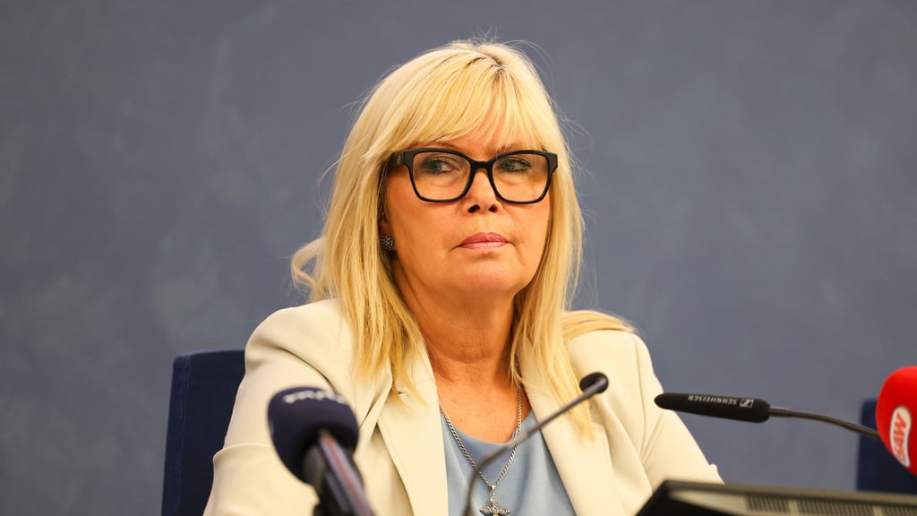 Im Zentrum des Geschehens und der Kritik rund um Weihnachtsmarkt und Milchkuranstalt: OB Simone Borris (parteilos).