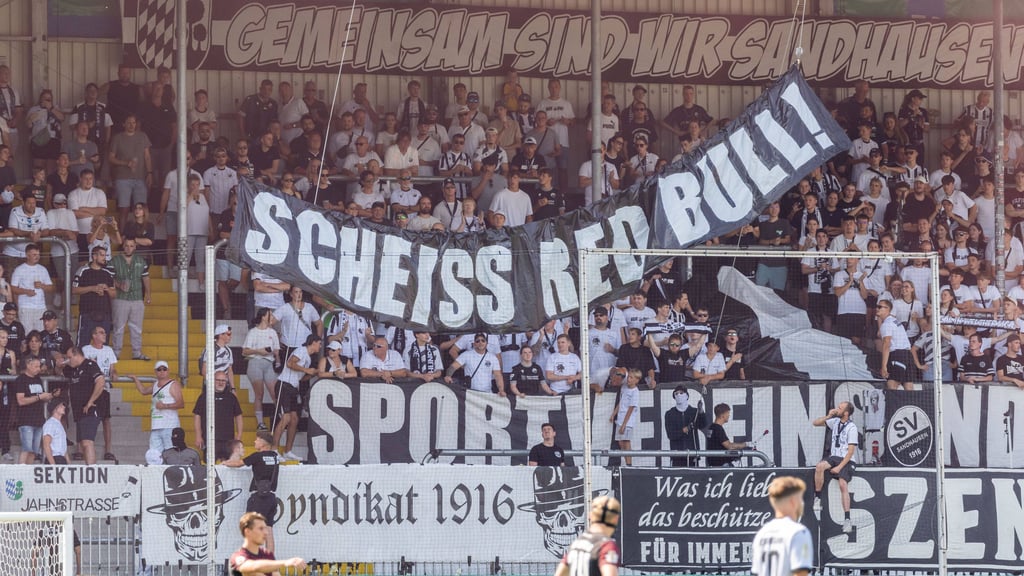 Banner des Anstoßes: Sandhausen-Fans veröffentlichen ihre Meinung zum Red-Bull-Engagement in Leipzig