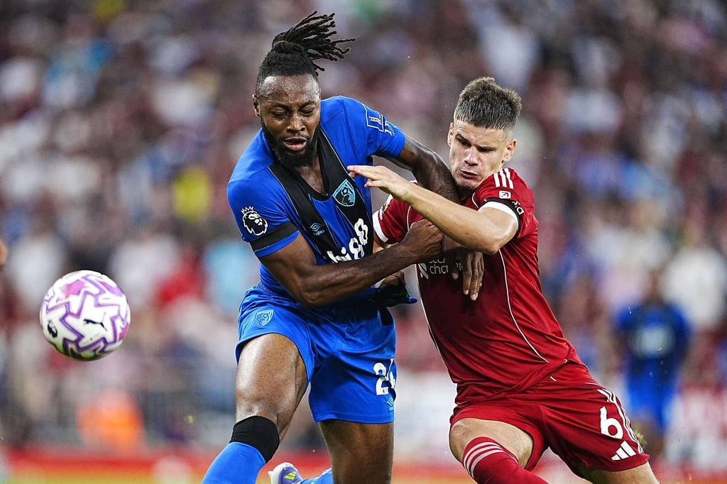 Bournemouths Antoine Semenyo (l) wurde im Spiel rassistisch diskriminiert.