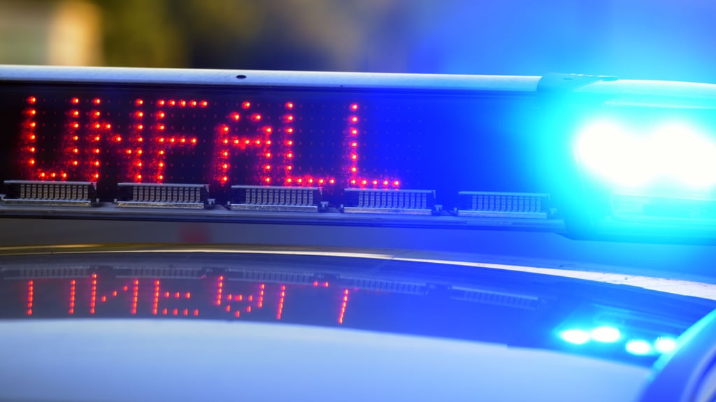 Bei dem schweren Unfall auf der L50 zwischen Wanzleben und Schleibnitz kam eine 68-Jährige ums Leben. Ihre 13-jährige Enkelin wurde schwer verletzt..