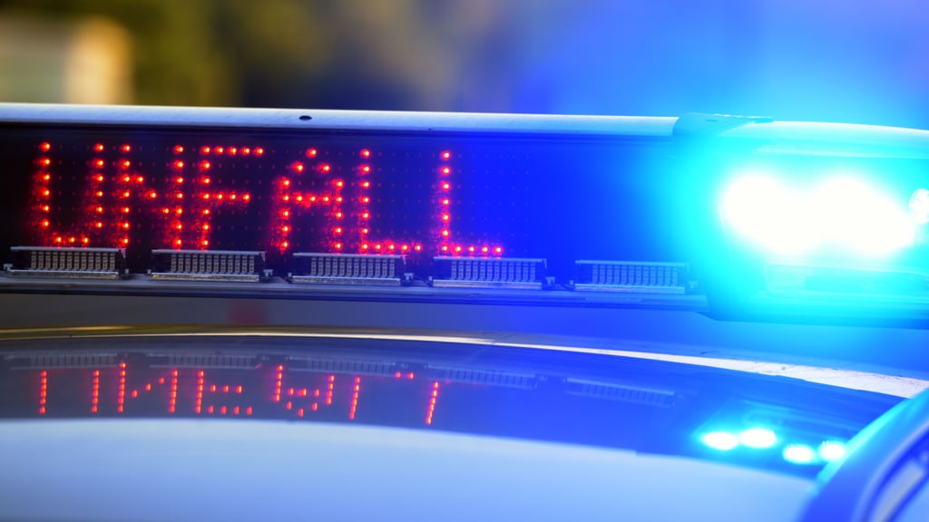 Bei Zehringen ereignete sich am Donnerstag ein Unfall. Dabei wurde der Skoda eines 75-Jährgien auf ein Feld geschleudert.
