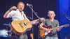 Energie und Ruhe: Alexander Scheer (links) und Andreas Dresen spielen Gundermann-Lieder.