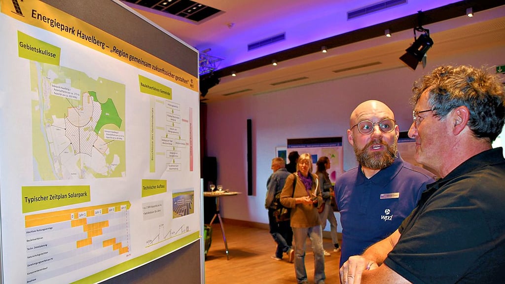 So wie im Juni 2024 wollen Stadt, Stadtwerke und WPD bis Ende dieses Jahres wieder öffentlich über den Energiepark Havelberg informieren.