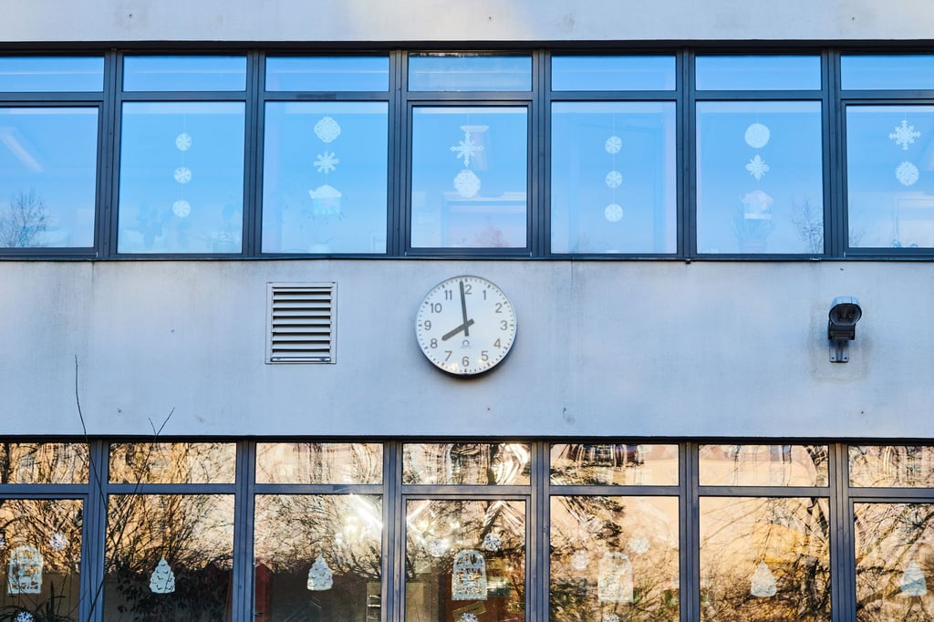 Wann soll die Schule beginnen? Das können einige Schüler in Niedersachsen jetzt zum Teil selbst entscheiden. (Symbolbild)