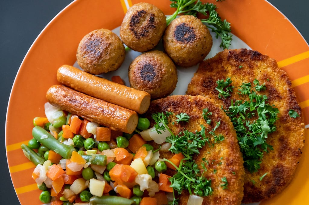 Rund vier Prozent bezeichneten ihre Ernährung im Nationalen Ernährungsmonitoring als vegetarisch. Etwa ein Prozent gab an, sich vegan zu ernähren. (Archivbild)
