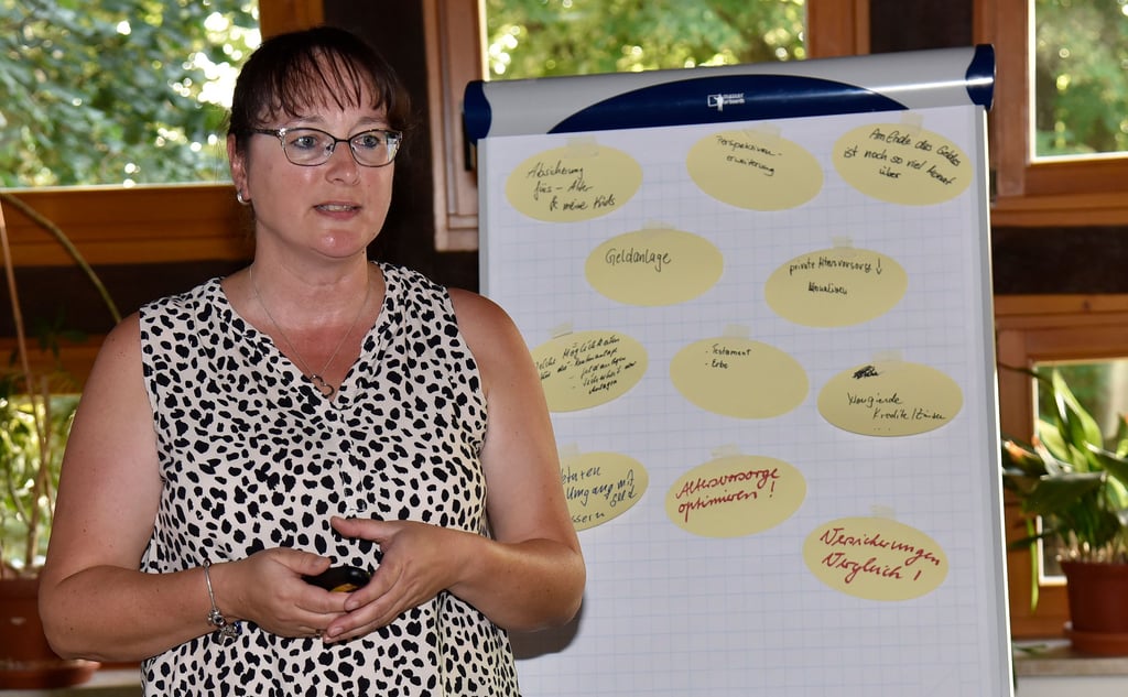 Bei ihrem Vortrag über cleveren Umgang mit Geld, geht Doreen Gerike auf die Erwartungen der Zuhörer ein. Dabei bietet sie eine Menge Aha-Effekte.