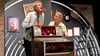 Die alte Jukebox ruft bei Klaus (Oliver Beck) und Jacqueline (Annette Baldin) Erinnerungen an ihre Liebesgeschichte wach.  