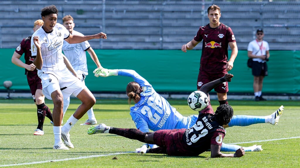Verwirrung und Chaos im RB-Strafraum vor dem 0:1 in Sandhausen