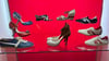 Schuhe aus der Sammlung des Weißenfelser Museums stehen Kreationen des israelischen Designers Kobi Levi gegenüber.