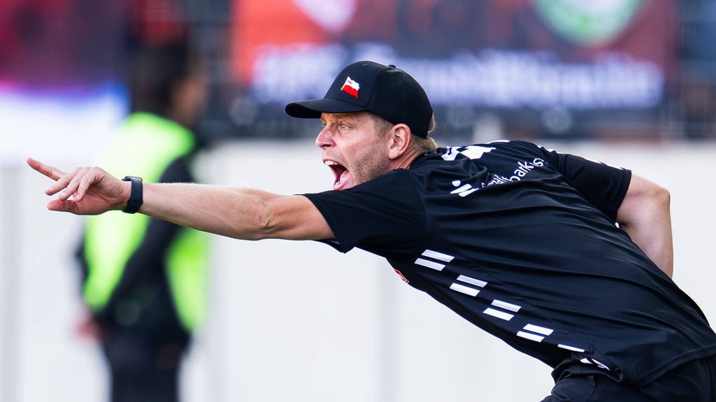Robert Schröder sicherte sich nach dem Spiel ein Trikot.