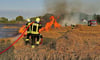 Bei einem Brand auf einem Acker bei Etgersleben kamen auch die Kameraden der Ortswehr Unseburg zum Einsatz. 