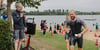 Aus dem Wasser raus in Richtung Rad: Nicht nur die Sportler hatten beim Triathlon in Löderburg Ihren Spaß.