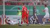 War der Ball im Aus? Das Augsburger 1:0 zählte.