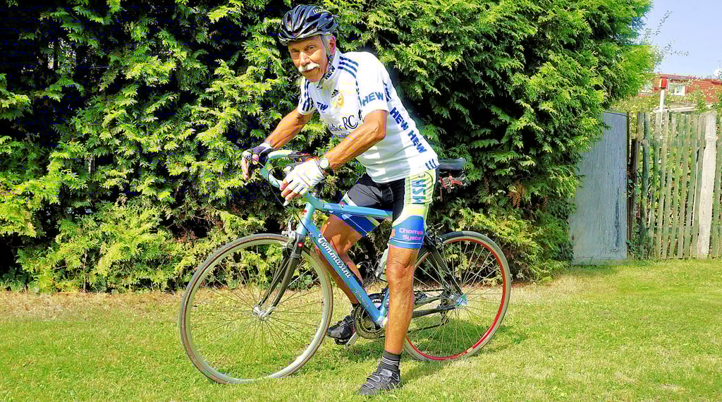 Wilfried Brahmann ist selbst viele Radrennen gefahren. Jetzt will er mit anderen Radsportclub-Mitgliedern den Fahrern der Deutschlandtour zujubeln.