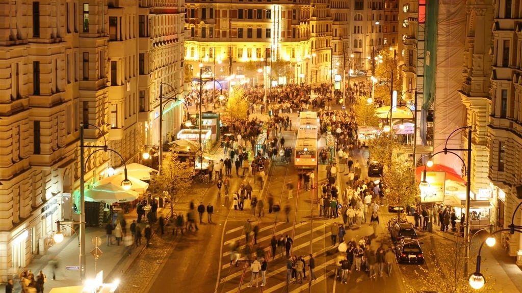 Zu Veranstaltungen wie „Hassel Fever“ oder „Macht der Nacht“ kamen früher Tausende zum Magdeburger Hasselbachplatz.