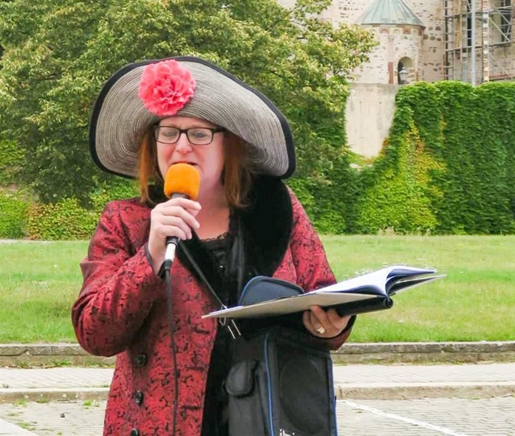 Nadja Gröschner führt durch Sudenburg.