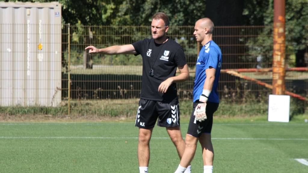 FCM-Coach Fiedler und Kapitän Reimann bei ihrer ständigen Arbeit an den Details.