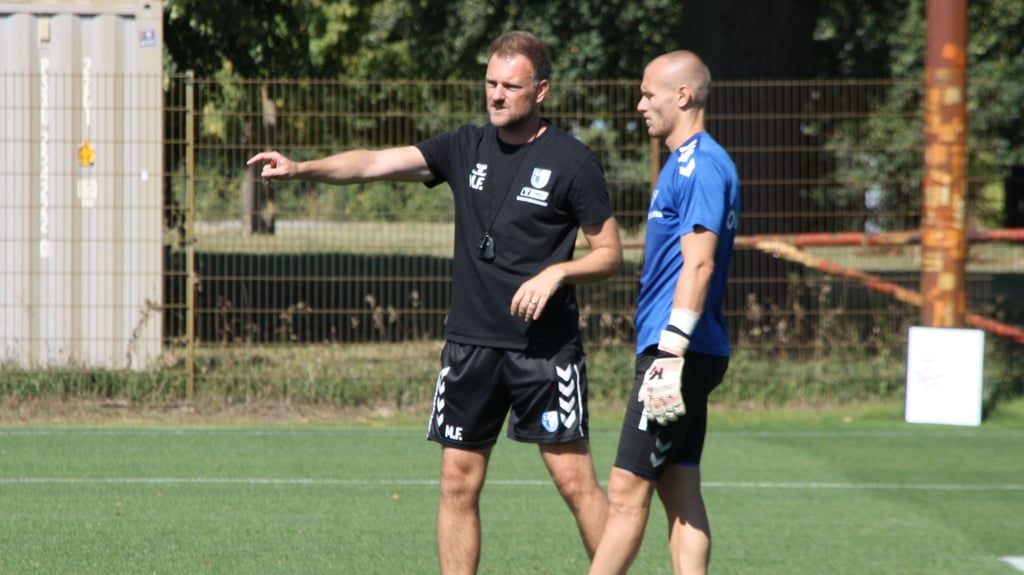 FCM-Coach Fiedler und Kapitän Reimann bei ihrer ständigen Arbeit an den Details.