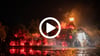 Der Höhepunkt des Abends: Der Vesuv bricht aus und bringt das Unesco-Welterbe mit Feuer und Flammen zum Beben.