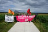 Bei der letzten Demonstration im Juli 2025 in Roxförde protestierten die Antifaschisten am Ende nur gegen einen kleinen Info-Stand von AfD-Kreischef Sebastian Koch.