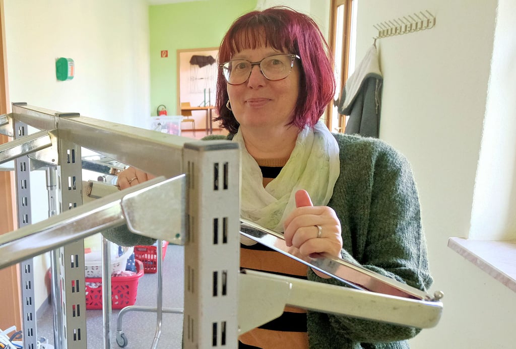 Sandra Hainke, hier bei der Kinderkleiderbörse in Gerbisbach, kehrt mit ihrem Team zu den Wurzeln zurück. Am 18. Oktober öffnen sich im Prettiner Diakonat von 8 bis 11 Uhr die Türen zur nächsten Börse.