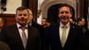 Alexander Vogt und sein Wahlkampfmanager Achmed Großer (links) beim Betreten des Festsaals im Stadthaus am Wahlabend.