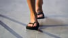 Flipflops sind sehr minimalistische Schuhe, was bei dauerhaftem Tragen eine Fußfehlstellung verschlimmern kann.