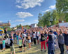 Das große Zählen bei der Deutschen Dorfrockmeisterschaft auf dem Dorfplatz in Schermen