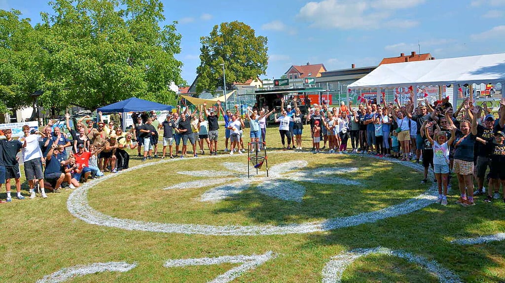 Insgesamt 24 Mannschaften spielten bei einem Wettbewerb in Wedringen um den Titel des Dorfmeisters 2025.
