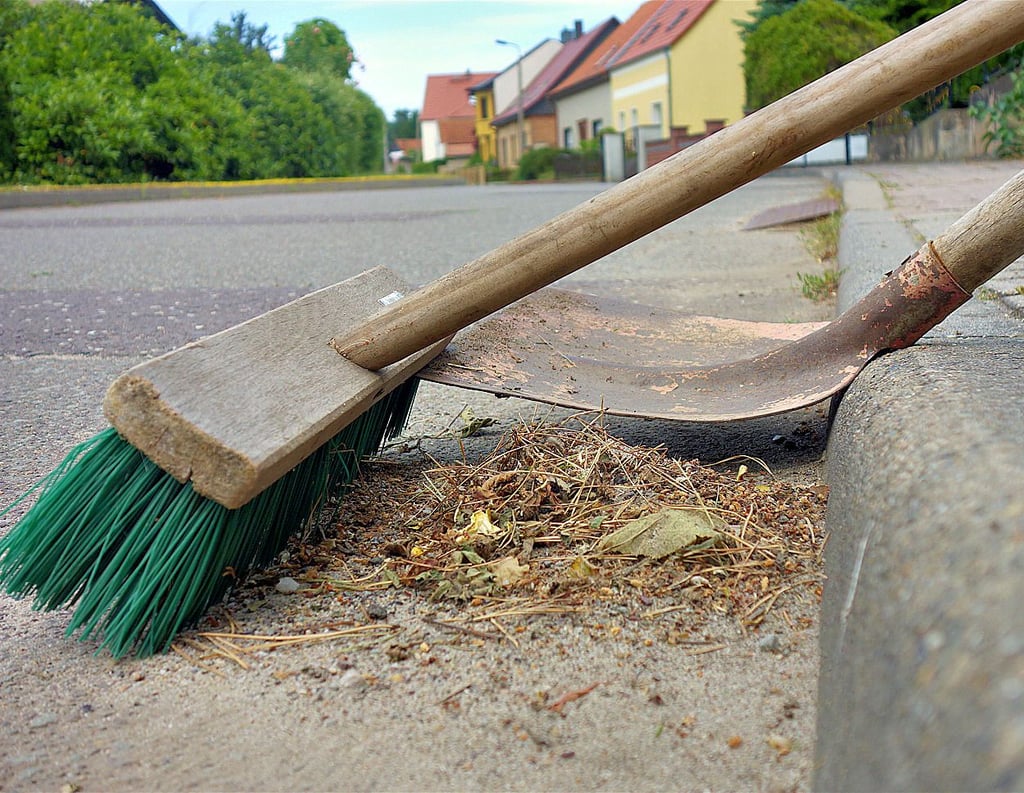 Die Mitarbeiter des Ordnungsamtes Möckern sollen theoretisch auch kontrollieren, ob die über 13.000 Möckeraner in den auf 524 Quadratkilometern verteilten 50 Ortsteilen ihrer Straßenreinigungspflicht nachkommen.