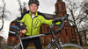 Der freiberuflichirchenmusiker Martin Schulze, besser bekannt als der «Fahrradkantor», kommt am 24. August nach Stötterlingen. Hier steht er mit seinem Rennrad vor der Sankt-Gertraud-Kirche in Frankfurt (Oder).