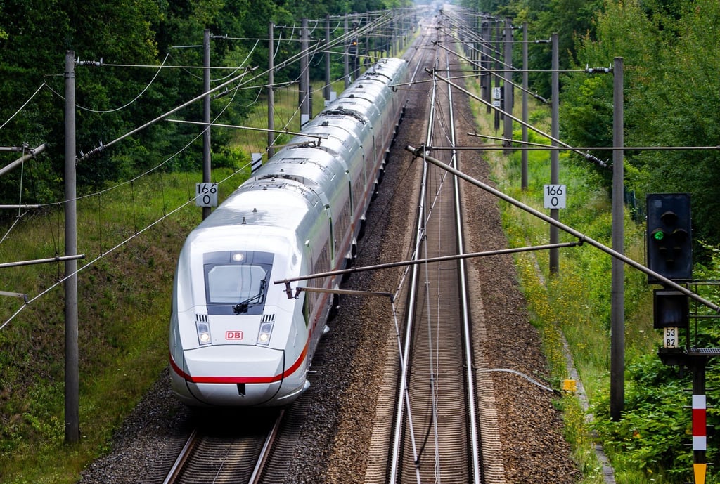 Eine Bombenentschärfung in Hannover hat den Fernverkehr beeinträchtigt. (Archivbild)