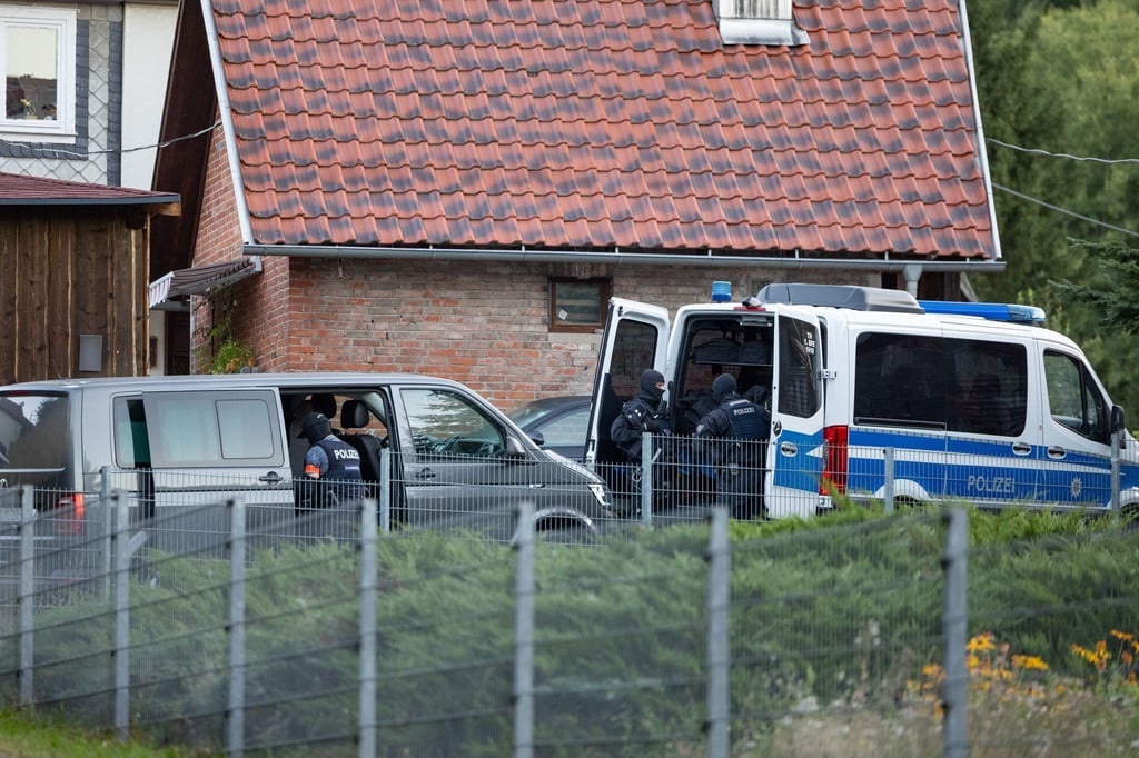 Seit dem Morgen läuft eine Razzia im Rockermilieu.