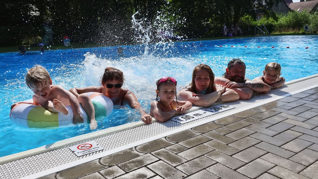 Auch Familie Werner aus Hamburg genoss die Zeit im Wolfsberger Freibad. Die Familie verbrachte in der Region ihren Sommerurlaub. Allerdings sorgen das Bad und das in Grillenberg für großes Koch in der Kasse.