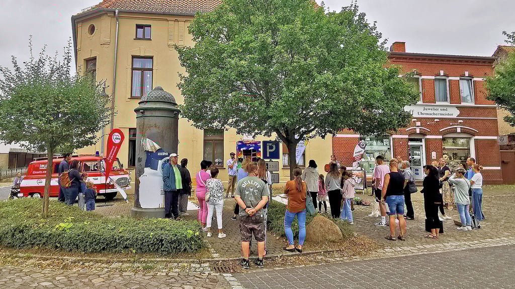 Feierliche Eröffnung des „BegnungsOrtsMitte“ an der Ecke Ganderberg/Gerichtstraße.